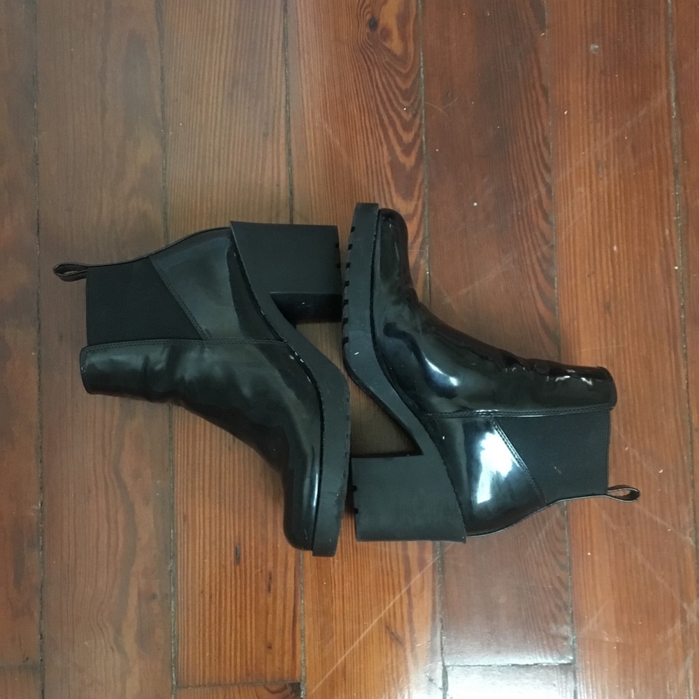 Latex like kick-ass boots🌃!